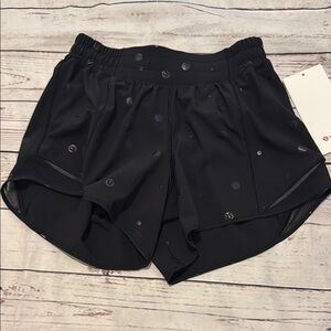 NWT Lululemon HOTTY HOT Shorts Black with Logo  Size 6